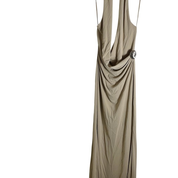 Zara beige Halter neck woman’s dress
Shell-shaped metal appliqué size medium - Picture 10 of 12